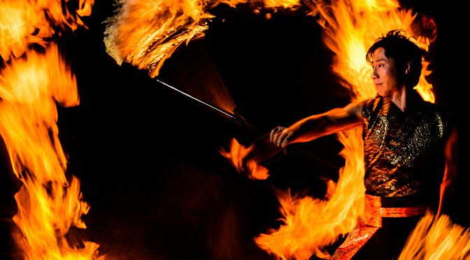 強大な炎の最新ファイヤーパフォーマンス(炎舞)演出