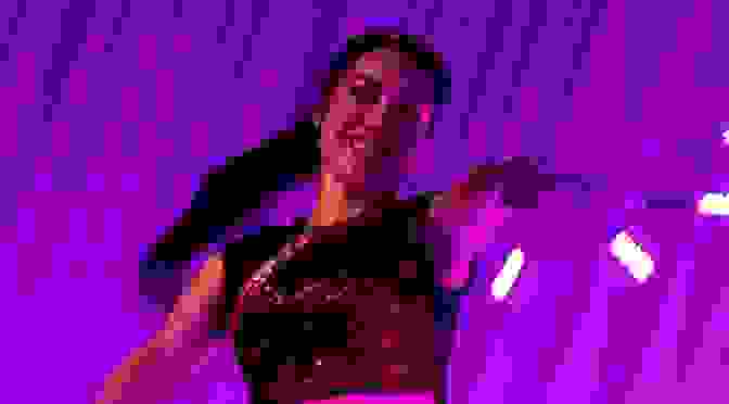 LEDライトパフォーマンスでベリーダンスを封印する理由